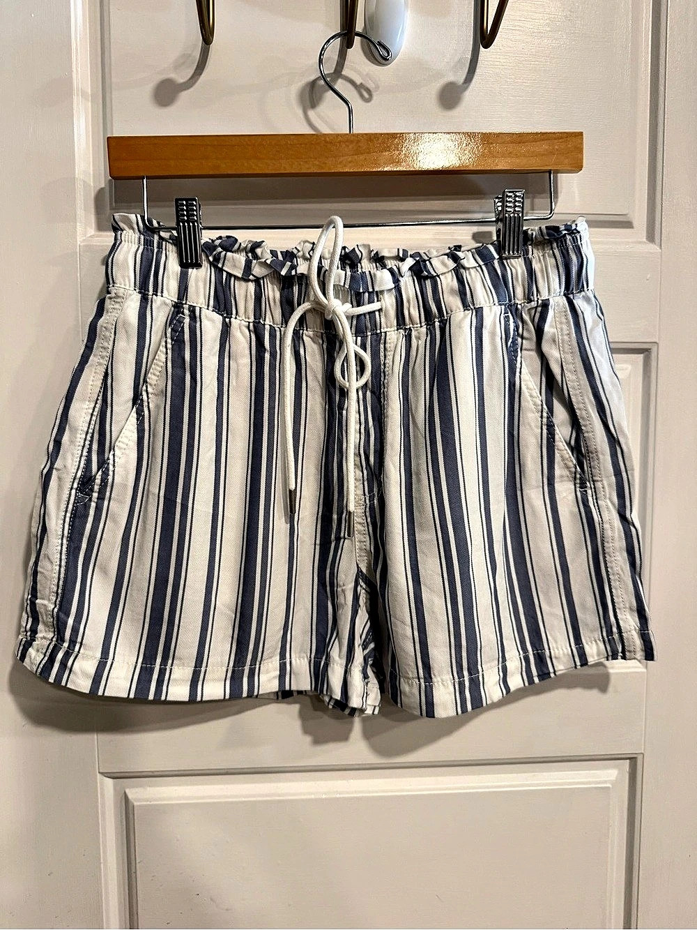 LOFT Blue White Striped Paperbag Drawstring Pull On Shorts Women’s Small